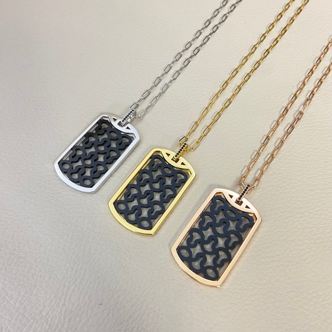 Structured necklace