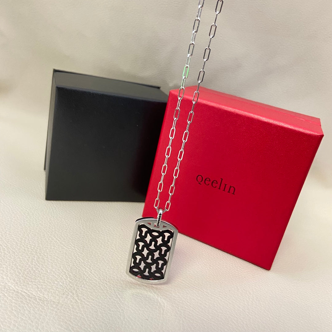 Structured necklace