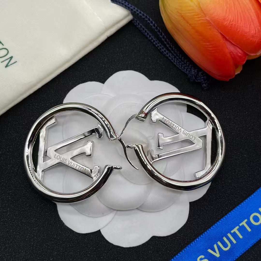 GLEAMING GOLDEN MARK STUDS