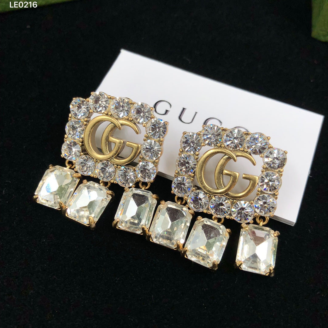 SYMBOLIC LUSTRE STUDS