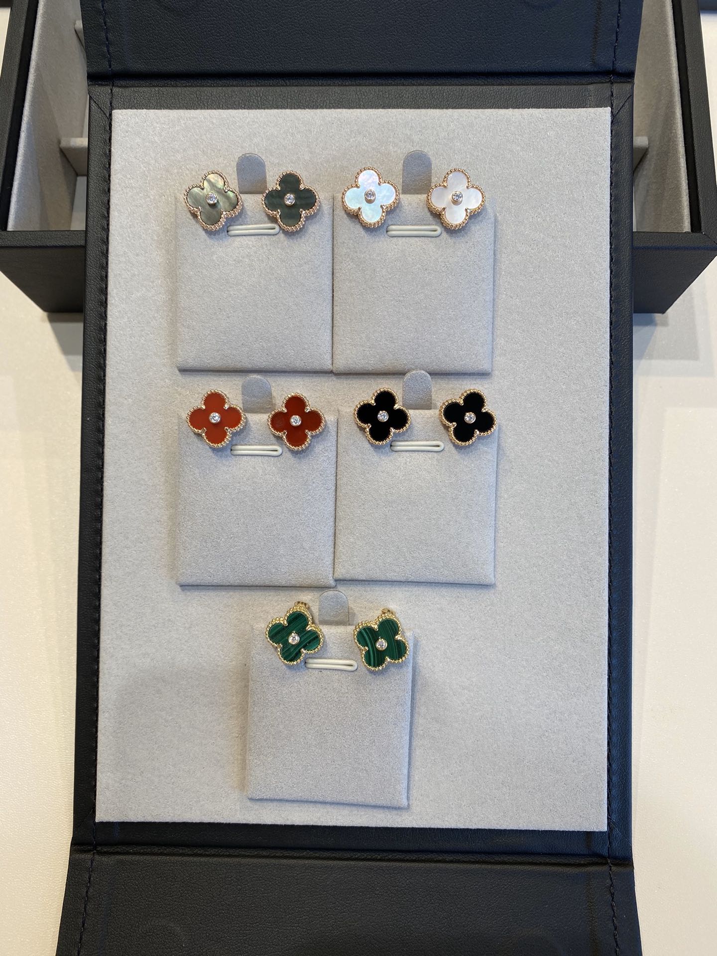 Flower-shaped diamond stud earrings