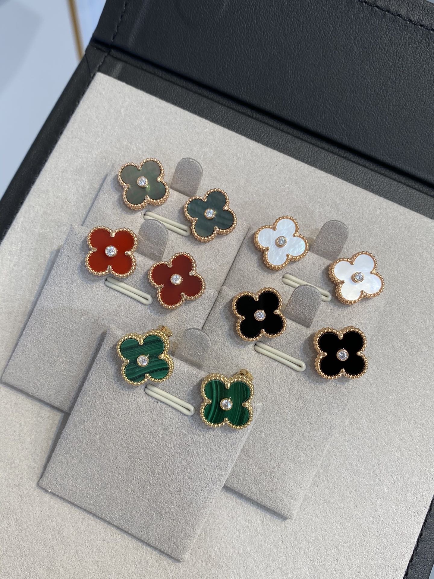 Flower-shaped diamond stud earrings