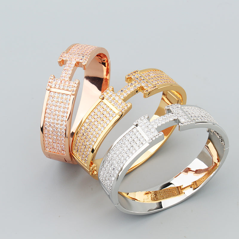 I-shaped diamond bangle