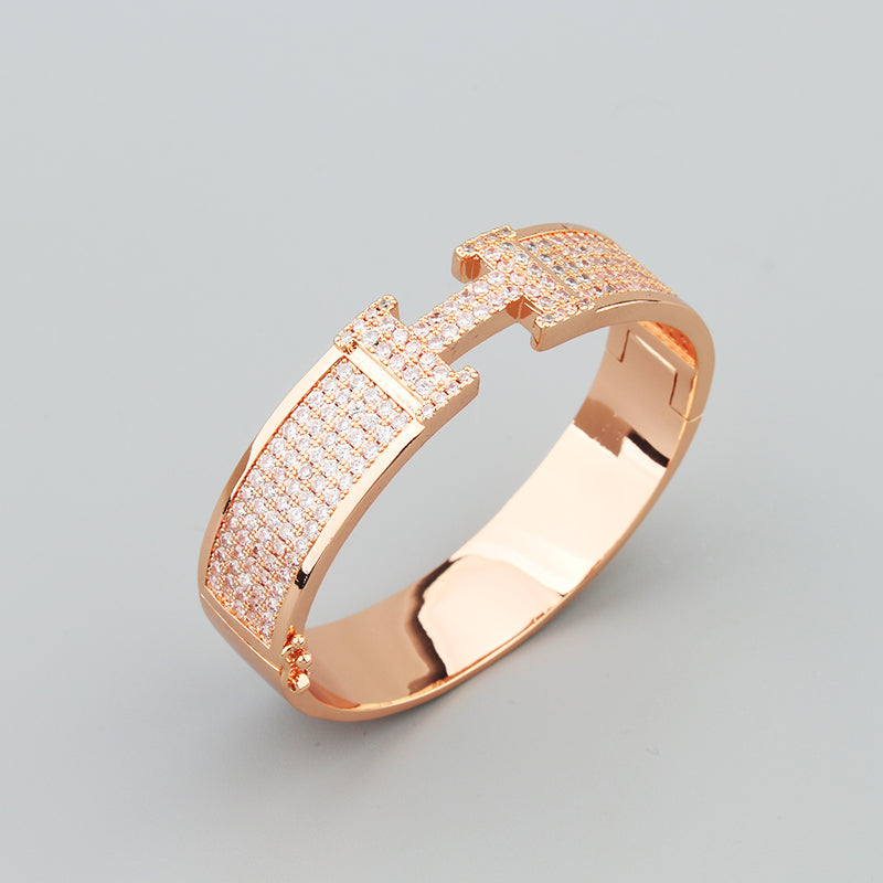 I-shaped diamond bangle