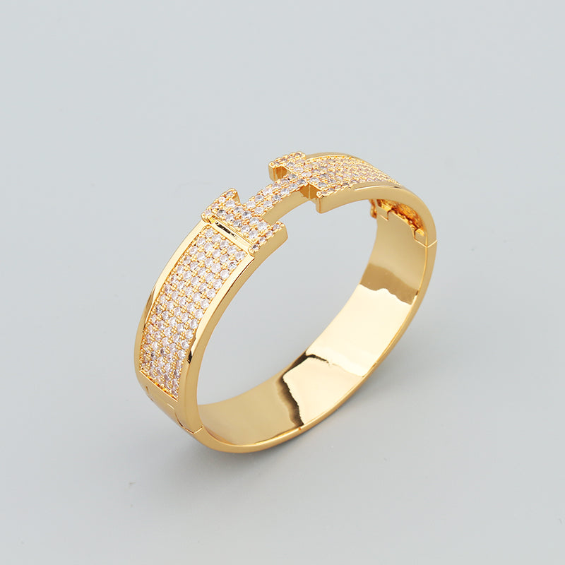 I-shaped diamond bangle