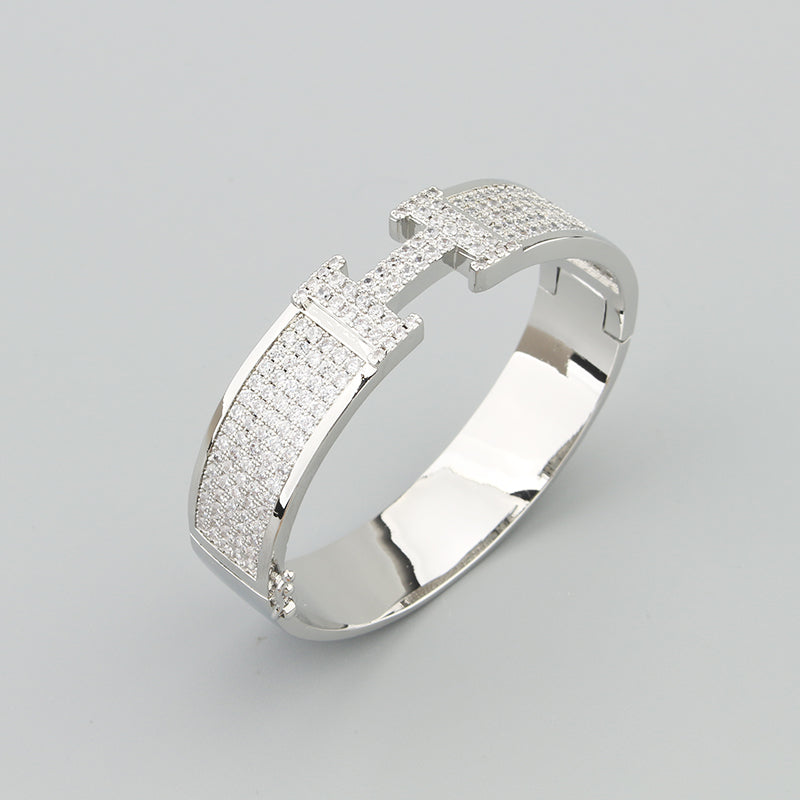 I-shaped diamond bangle