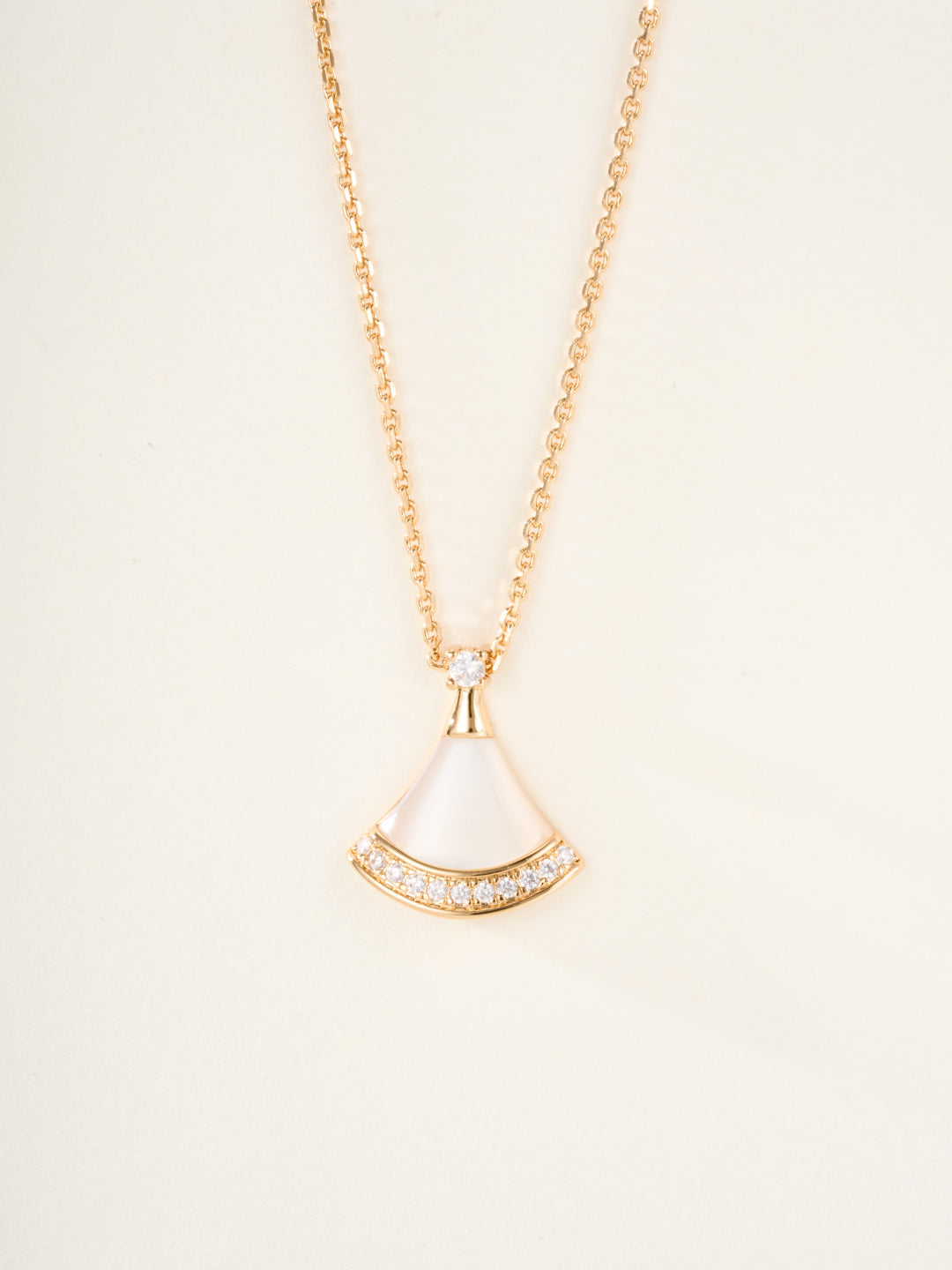Small fan diamond gem necklace