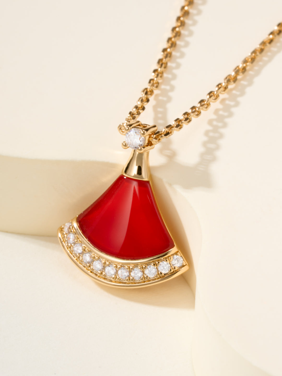 Small fan diamond gem necklace