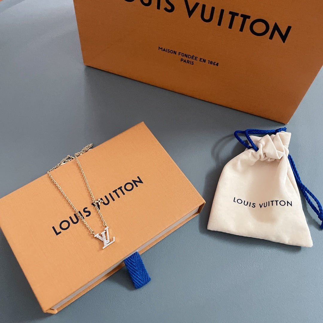 Yuepeng L Classic logo necklace4