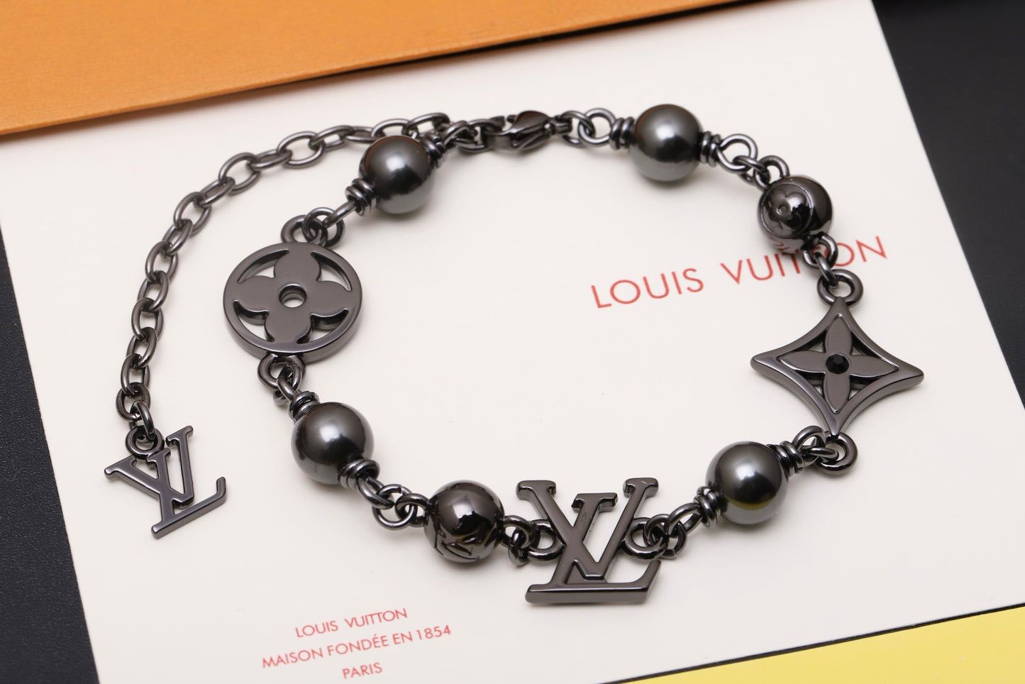 LUMIÈRE |L Couple Black and White Pearl Metal Chain Bracelet