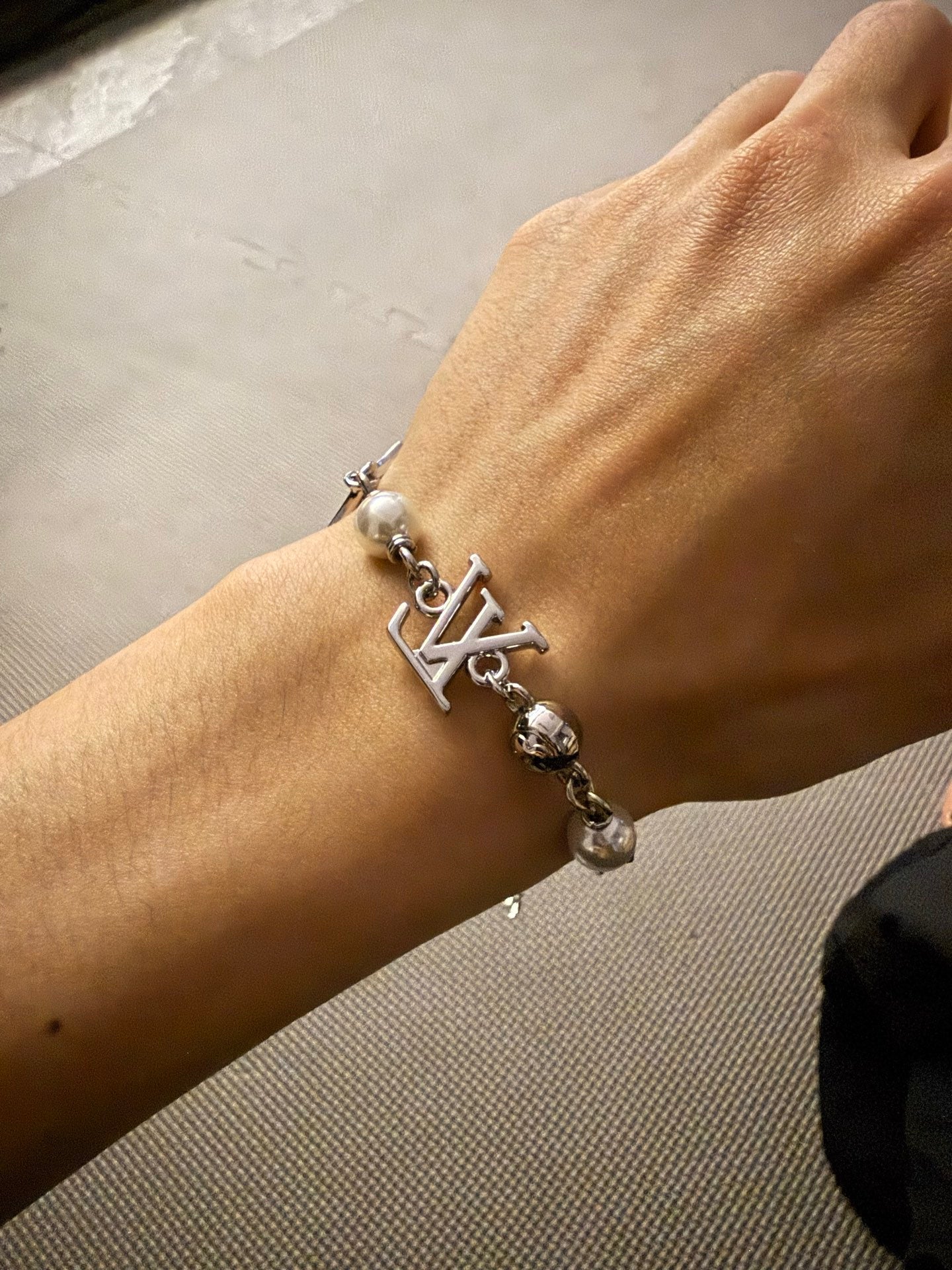 LUMIÈRE |L Couple Black and White Pearl Metal Chain Bracelet