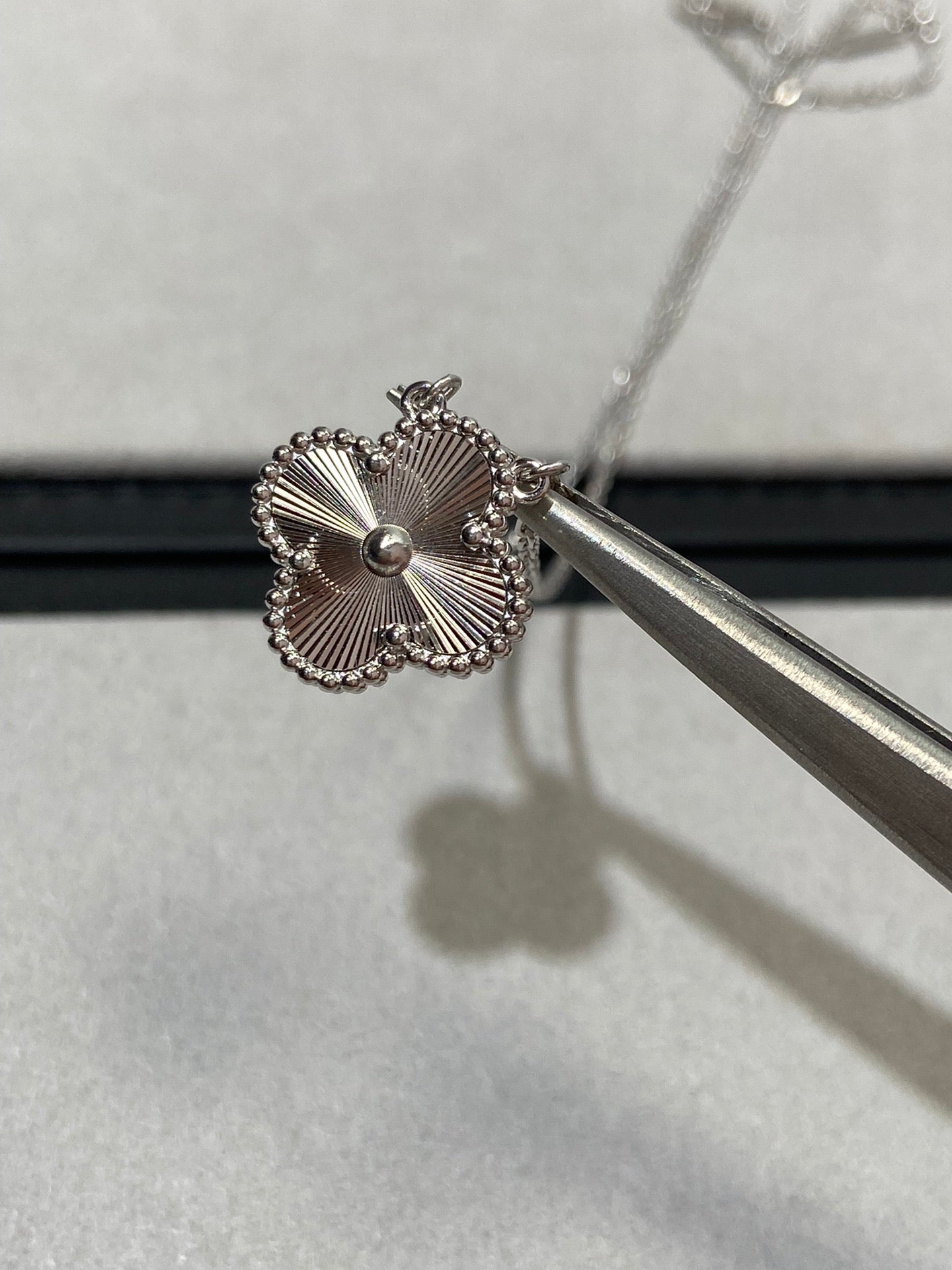 Laser single flower bracelet