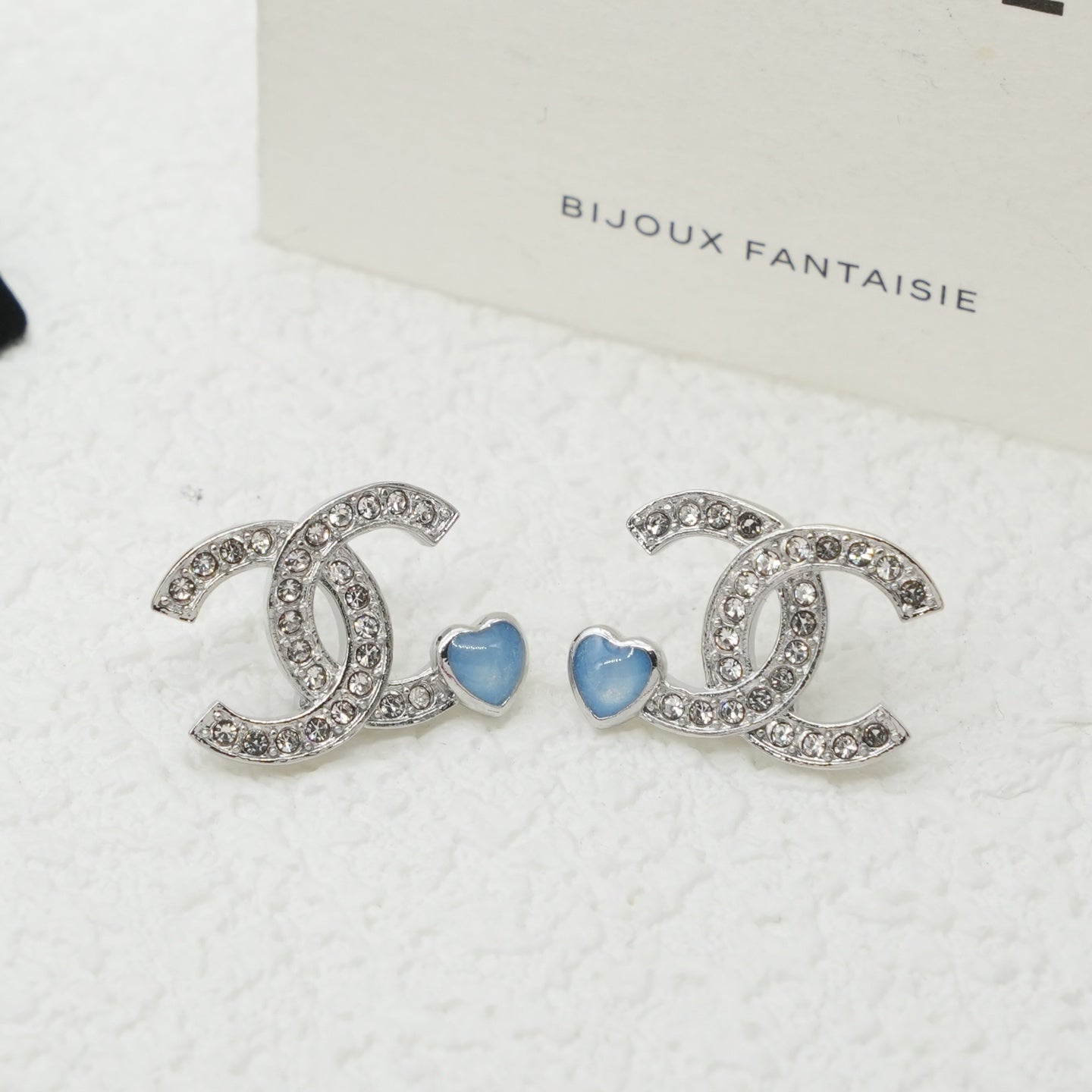 BROOCH