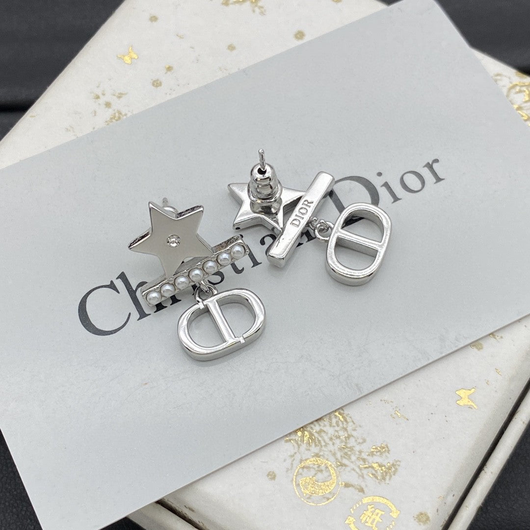 Star pendant brooch