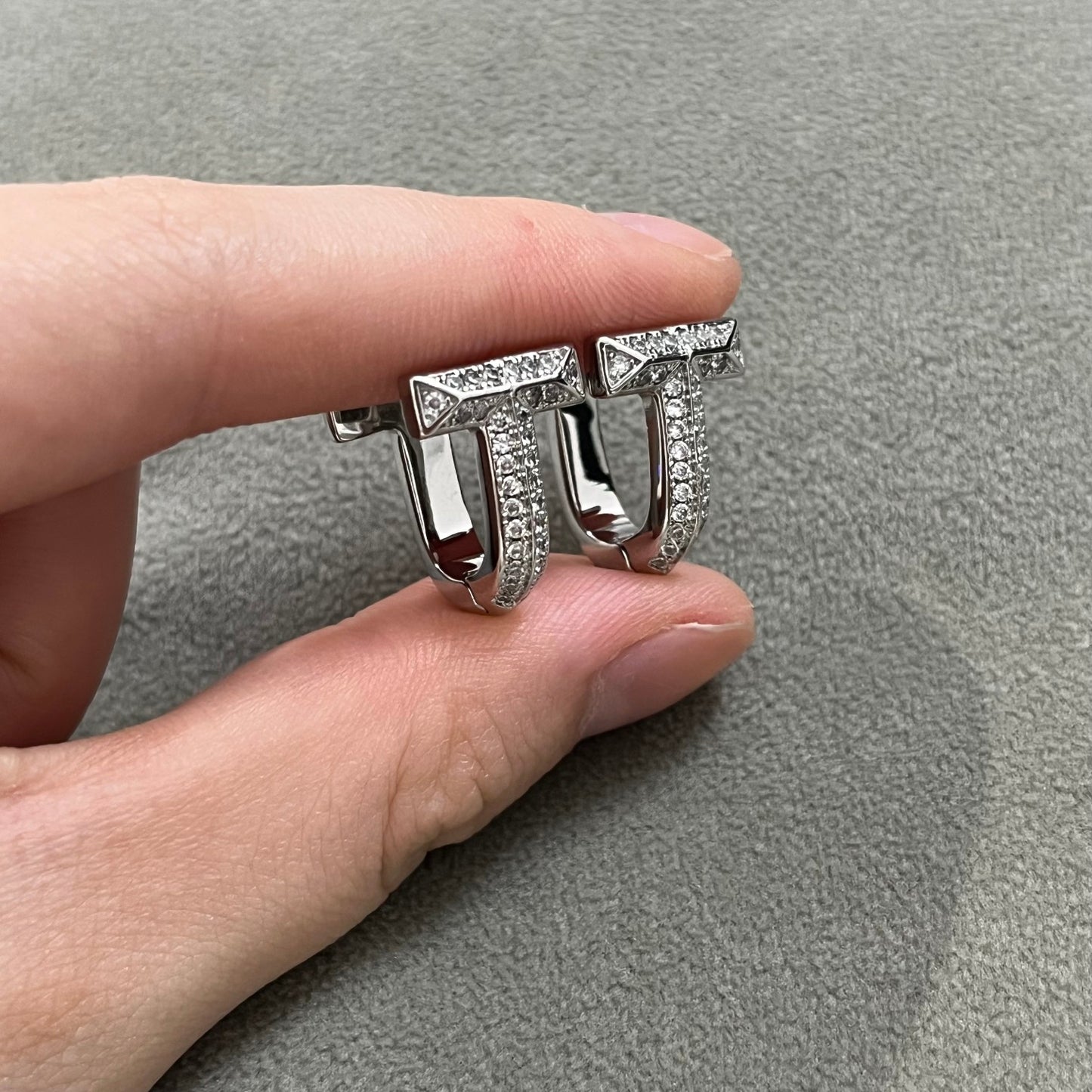 T-diamond  stud earrings
