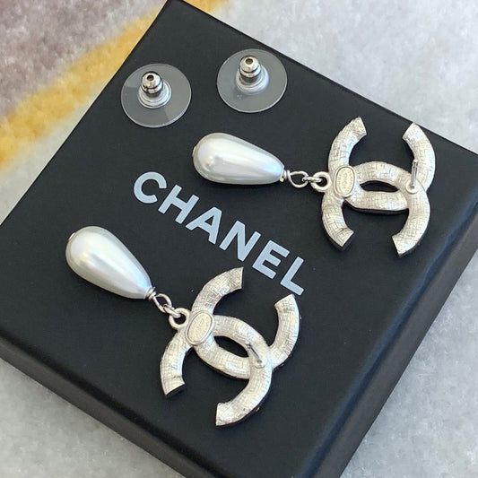 Pearl water drop earrings