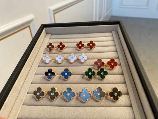 Flower-shaped diamond stud earrings