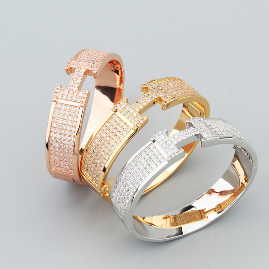I-shaped diamond bangle