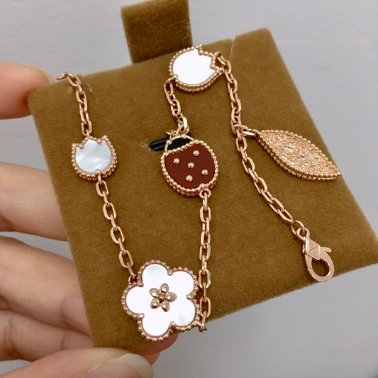 Animal Bracelet Multi-Picture Combination