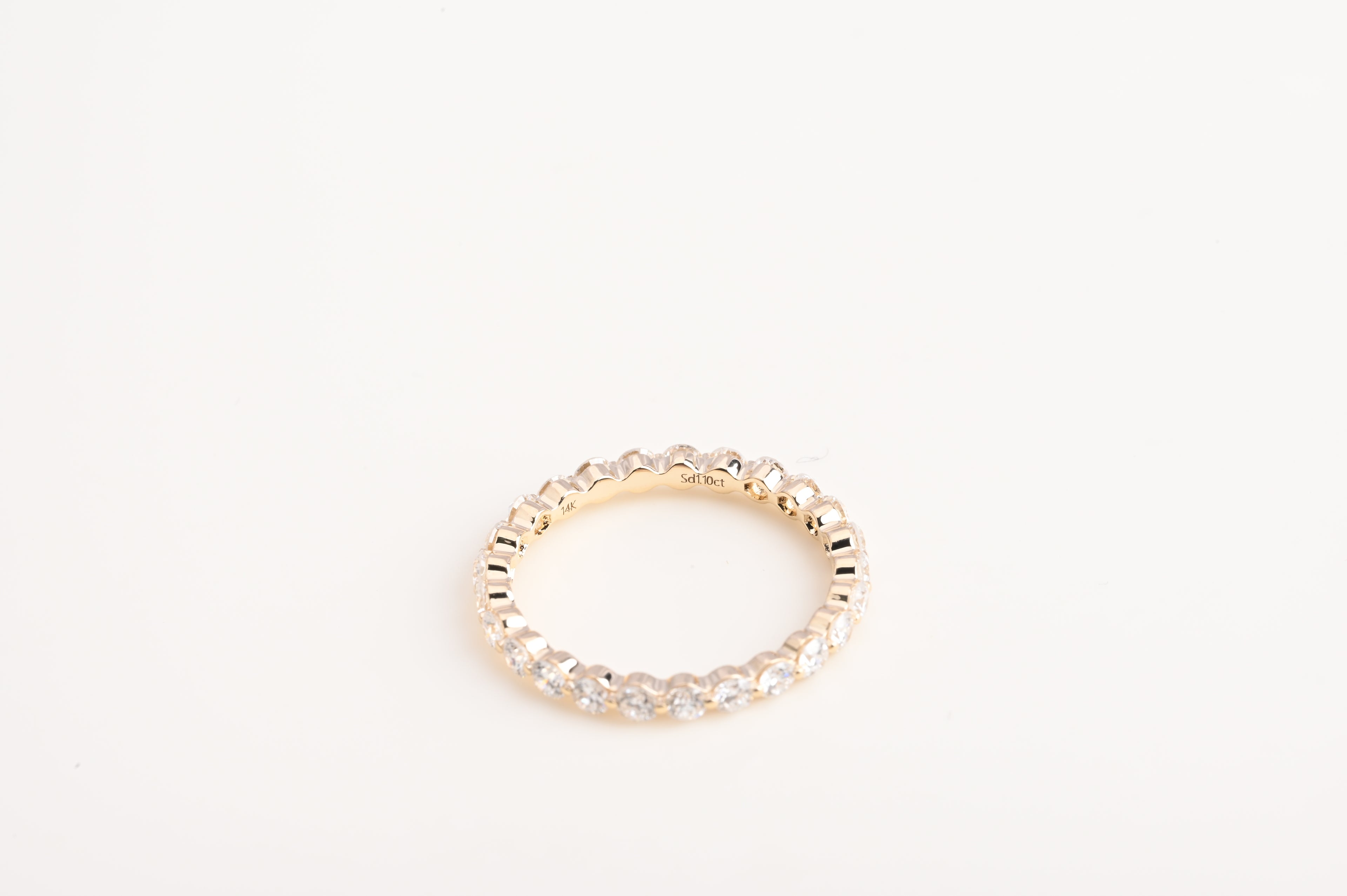 Diamond round ring