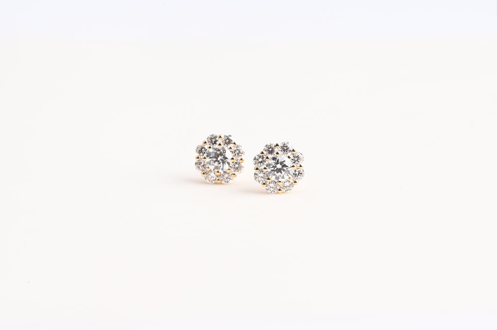 Små trompetformede diamantøreringe