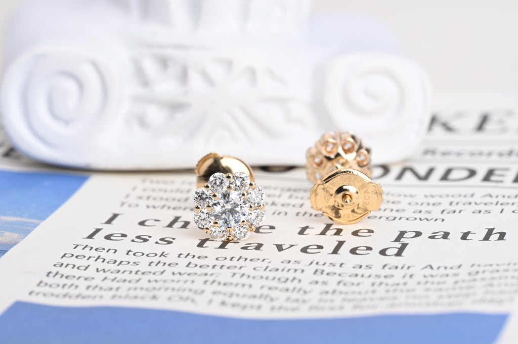 verträumte Blütenblatt-Ohrringe